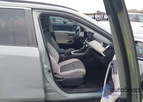 2021 Toyota Rav4 Xle z USA, uszkodzony, nr VIN 2T3P1RFV8MC145311